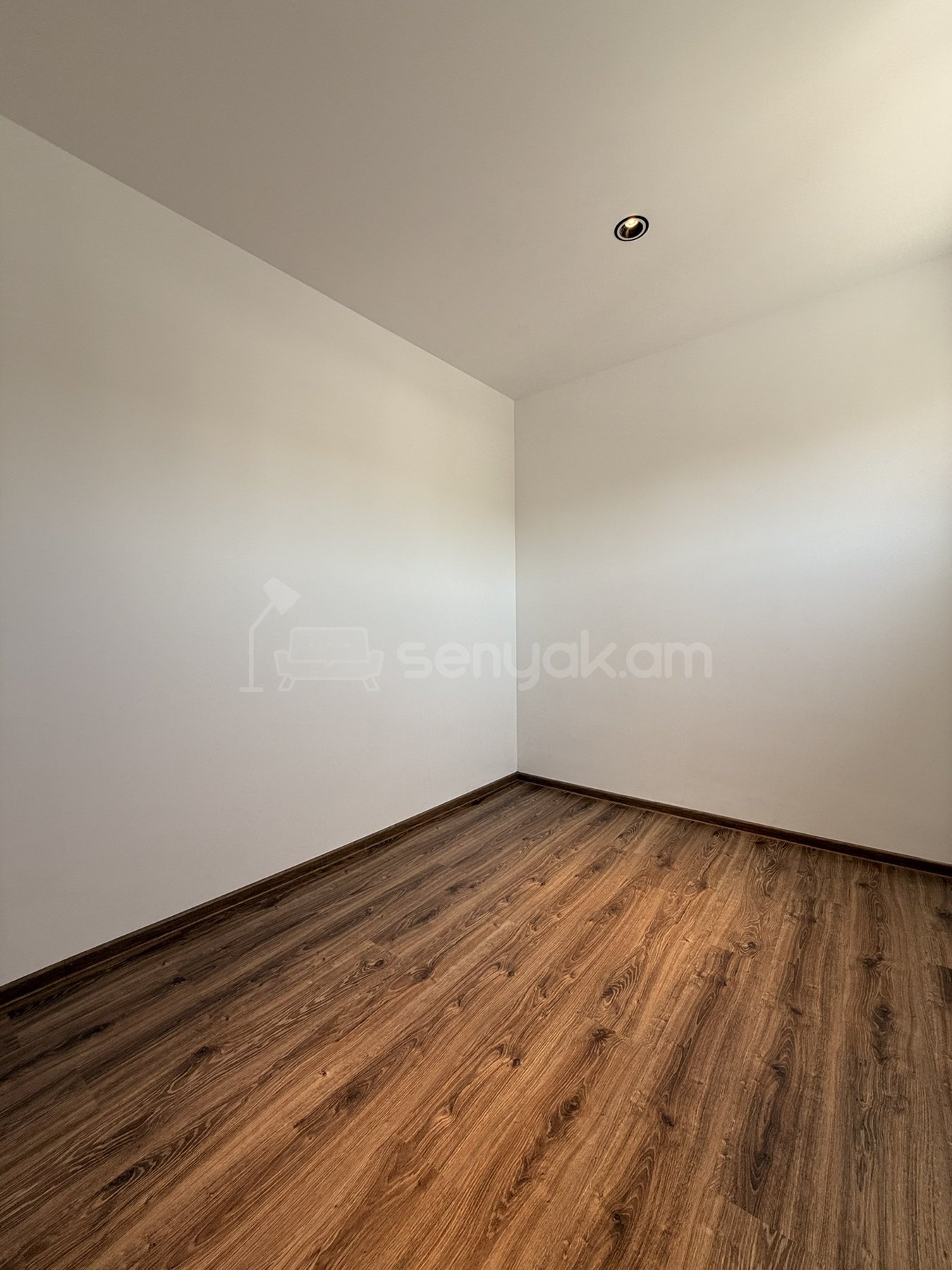 2 Սենյականոց Բնակարան Քարե Շենքում, 50քմ, 4/5 հարկ, Կապիտալ Վերանորոգված