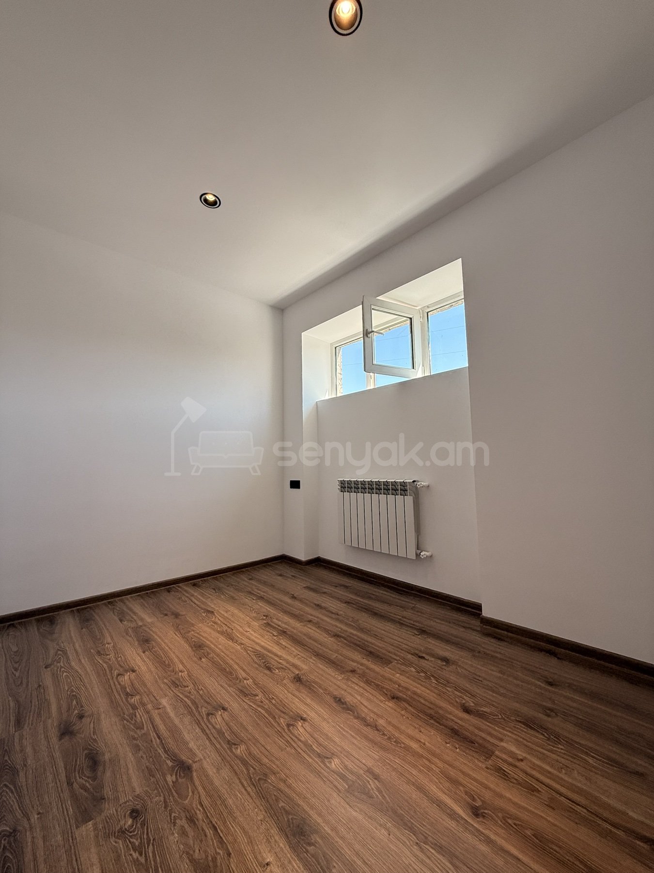 2 Սենյականոց Բնակարան Քարե Շենքում, 50քմ, 4/5 հարկ, Կապիտալ Վերանորոգված