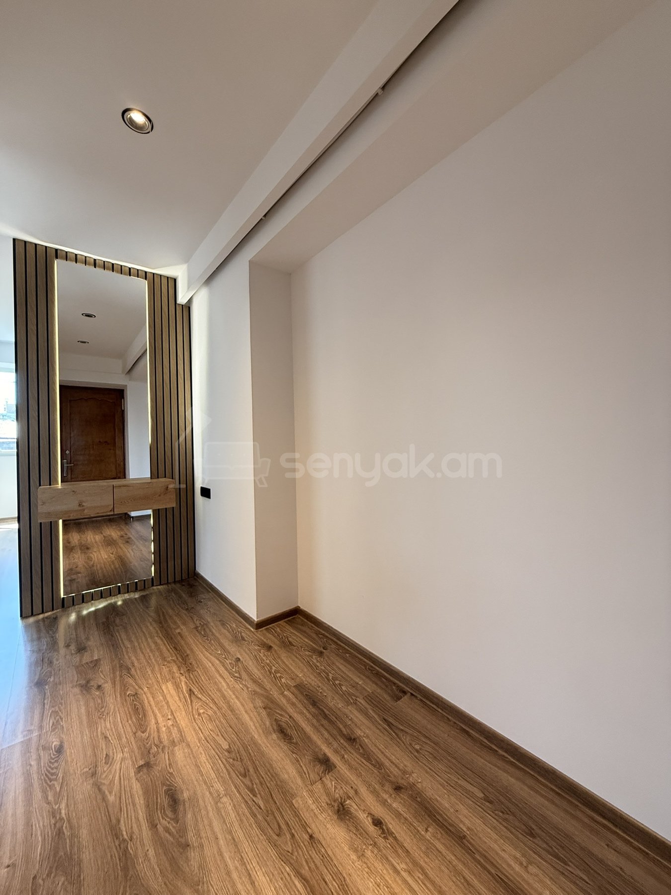 2 Սենյականոց Բնակարան Քարե Շենքում, 50քմ, 4/5 հարկ, Կապիտալ Վերանորոգված