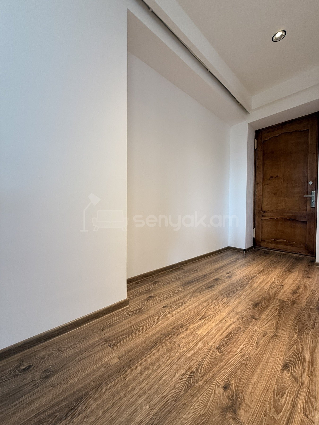 2 Սենյականոց Բնակարան Քարե Շենքում, 50քմ, 4/5 հարկ, Կապիտալ Վերանորոգված
