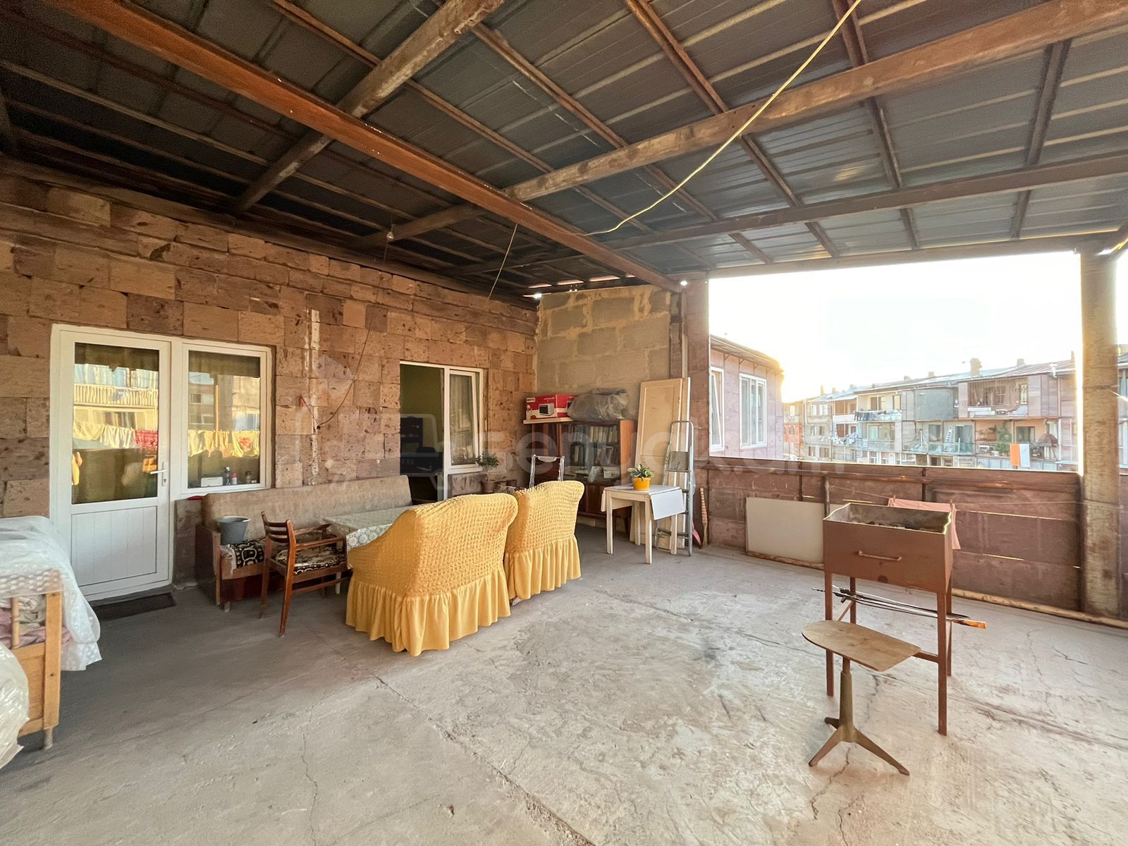 3 Սենյականոց Բնակարան Քարե Շենքում, 76քմ, 5/5 հարկ, Պետական Վիճակում