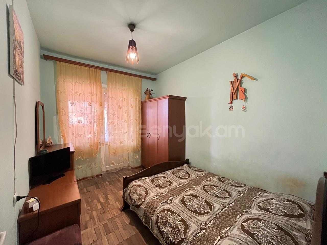 3 Սենյականոց Բնակարան Քարե Շենքում, 76քմ, 5/5 հարկ, Պետական Վիճակում