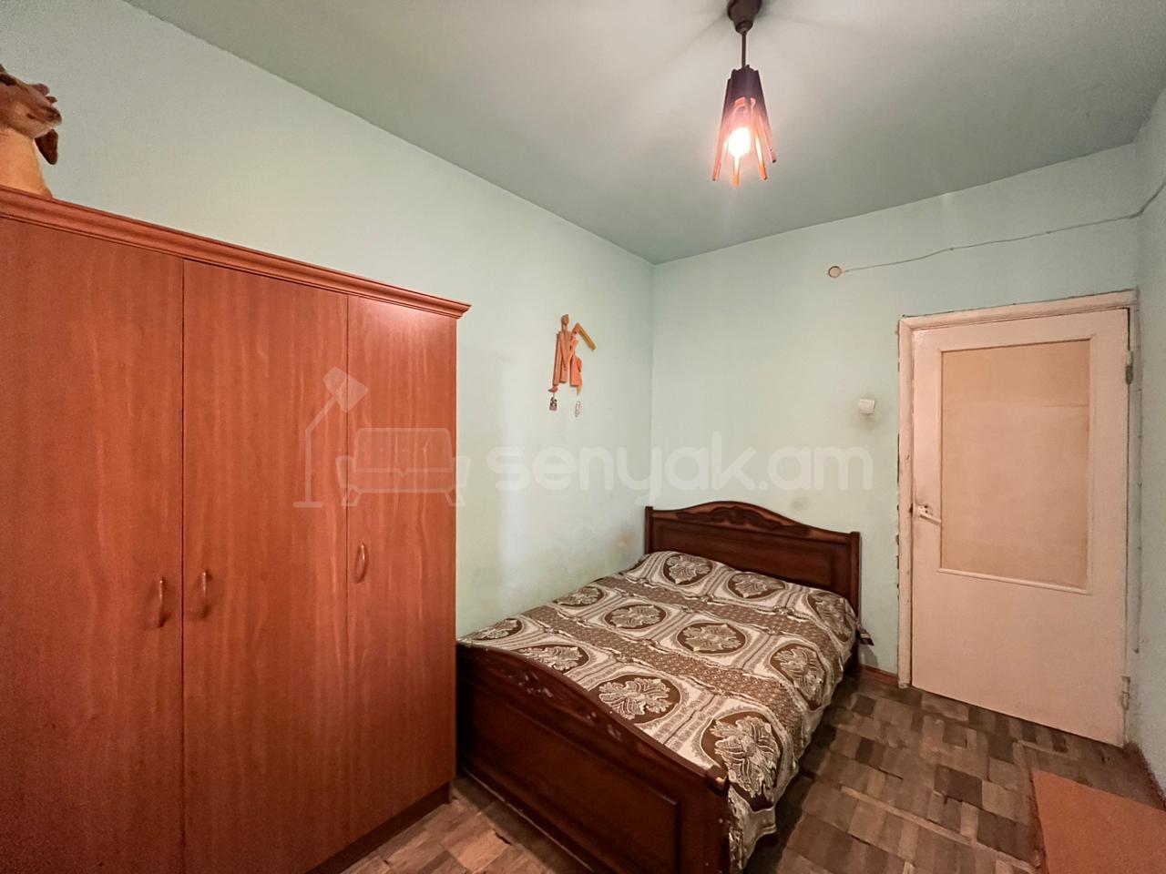 3 Սենյականոց Բնակարան Քարե Շենքում, 76քմ, 5/5 հարկ, Պետական Վիճակում