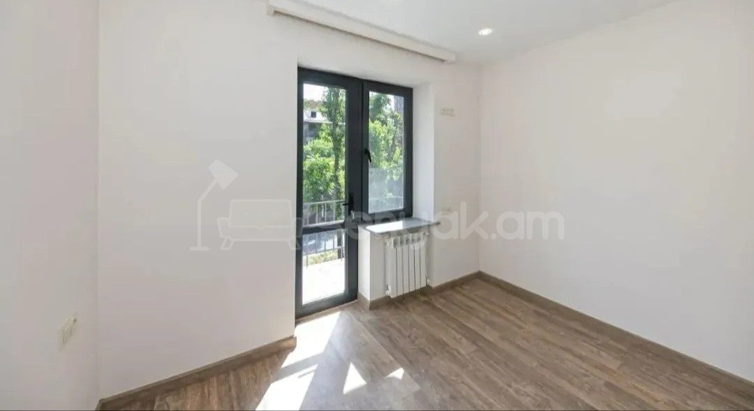 3 Սենյականոց Բնակարան Քարե Շենքում, 77քմ, 3/5 հարկ, Կապիտալ Վերանորոգված