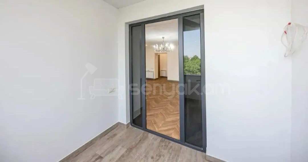 3 Սենյականոց Բնակարան Քարե Շենքում, 77քմ, 3/5 հարկ, Կապիտալ Վերանորոգված