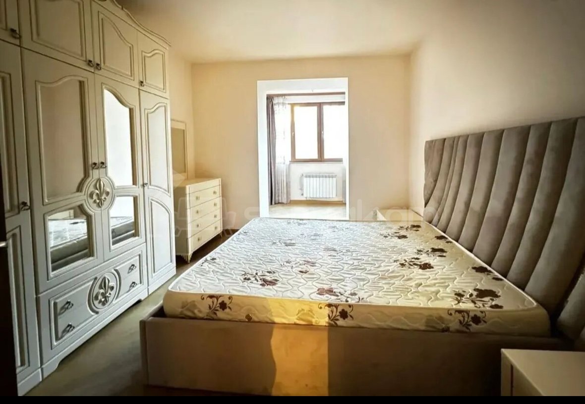 3 Սենյականոց Բնակարան Քարե Շենքում, 85քմ, 3/5 հարկ, Կապիտալ Վերանորոգված
