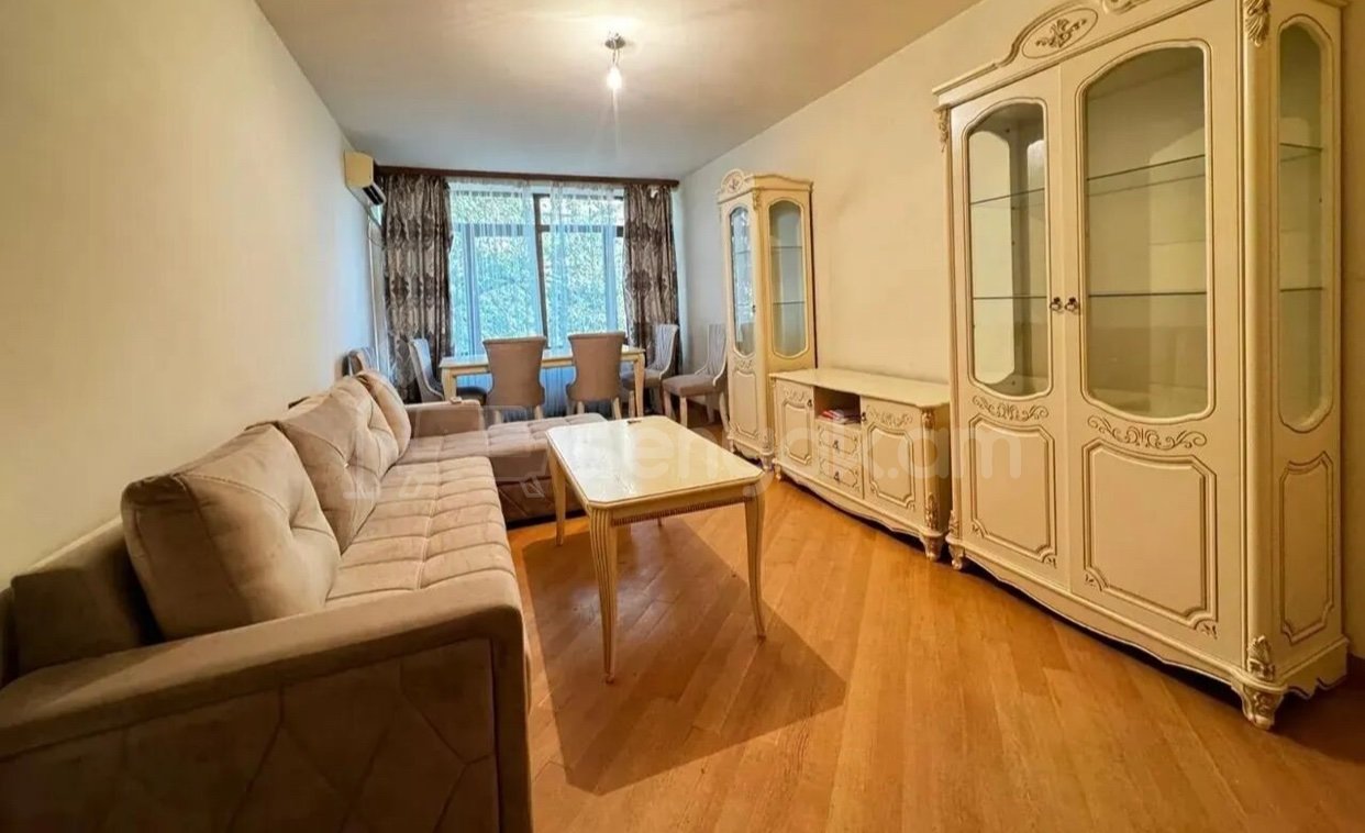 3 Սենյականոց Բնակարան Քարե Շենքում, 85քմ, 3/5 հարկ, Կապիտալ Վերանորոգված