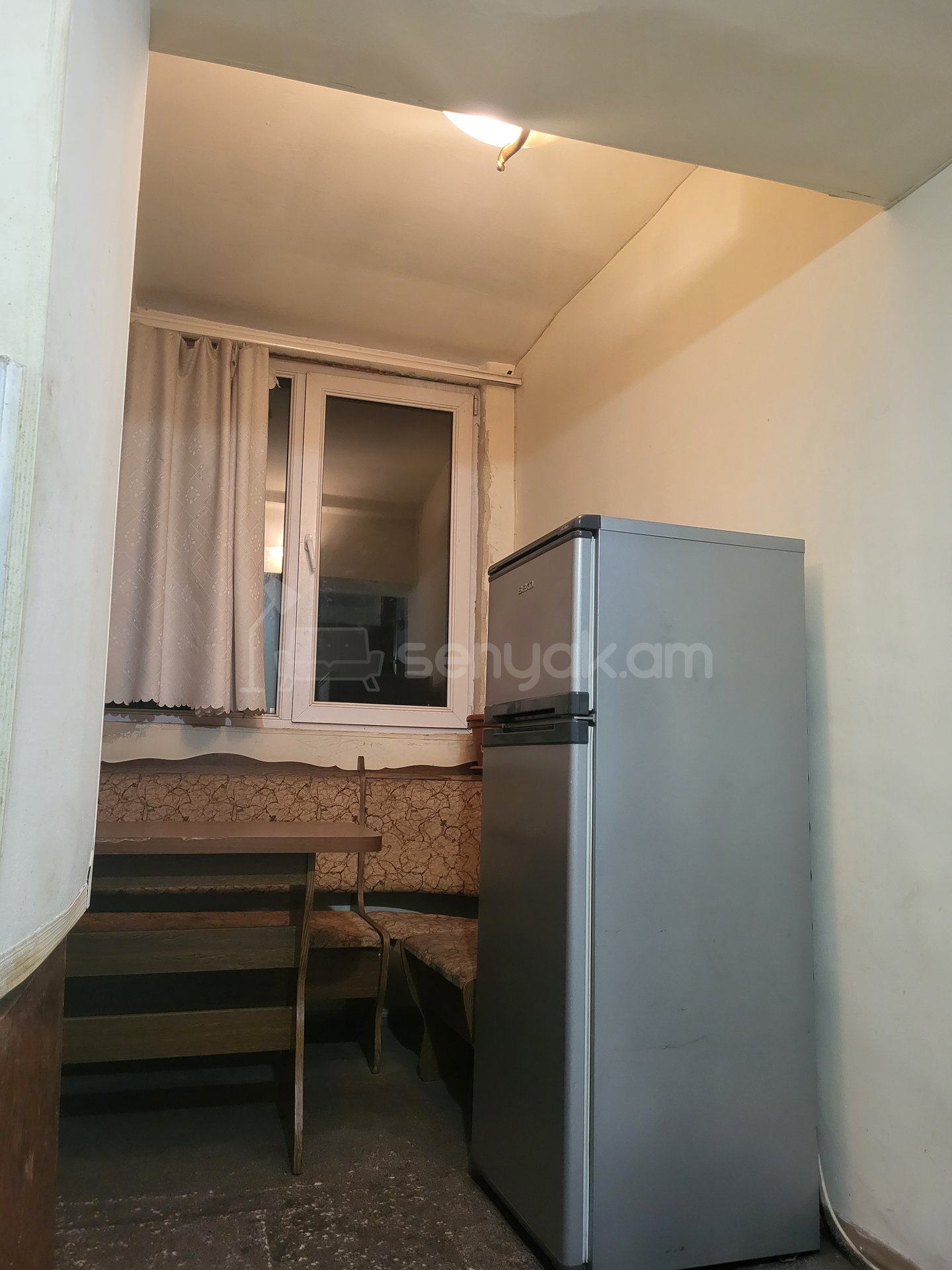 2 Սենյականոց Բնակարան Քարե Շենքում, 55քմ, 3/4 հարկ, Նորմալ Վիճակում, Կահավորված