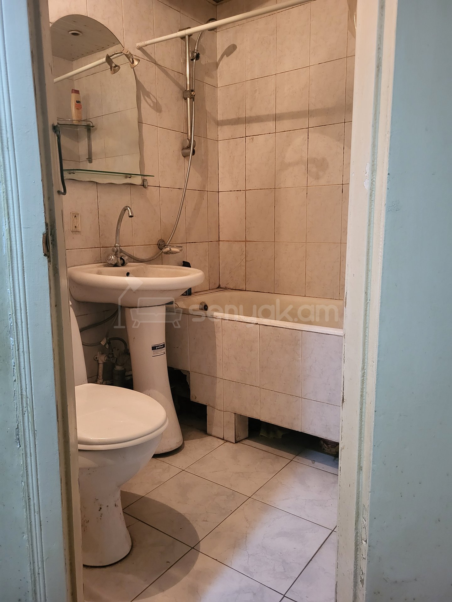 2 Սենյականոց Բնակարան Քարե Շենքում, 55քմ, 3/4 հարկ, Նորմալ Վիճակում, Կահավորված