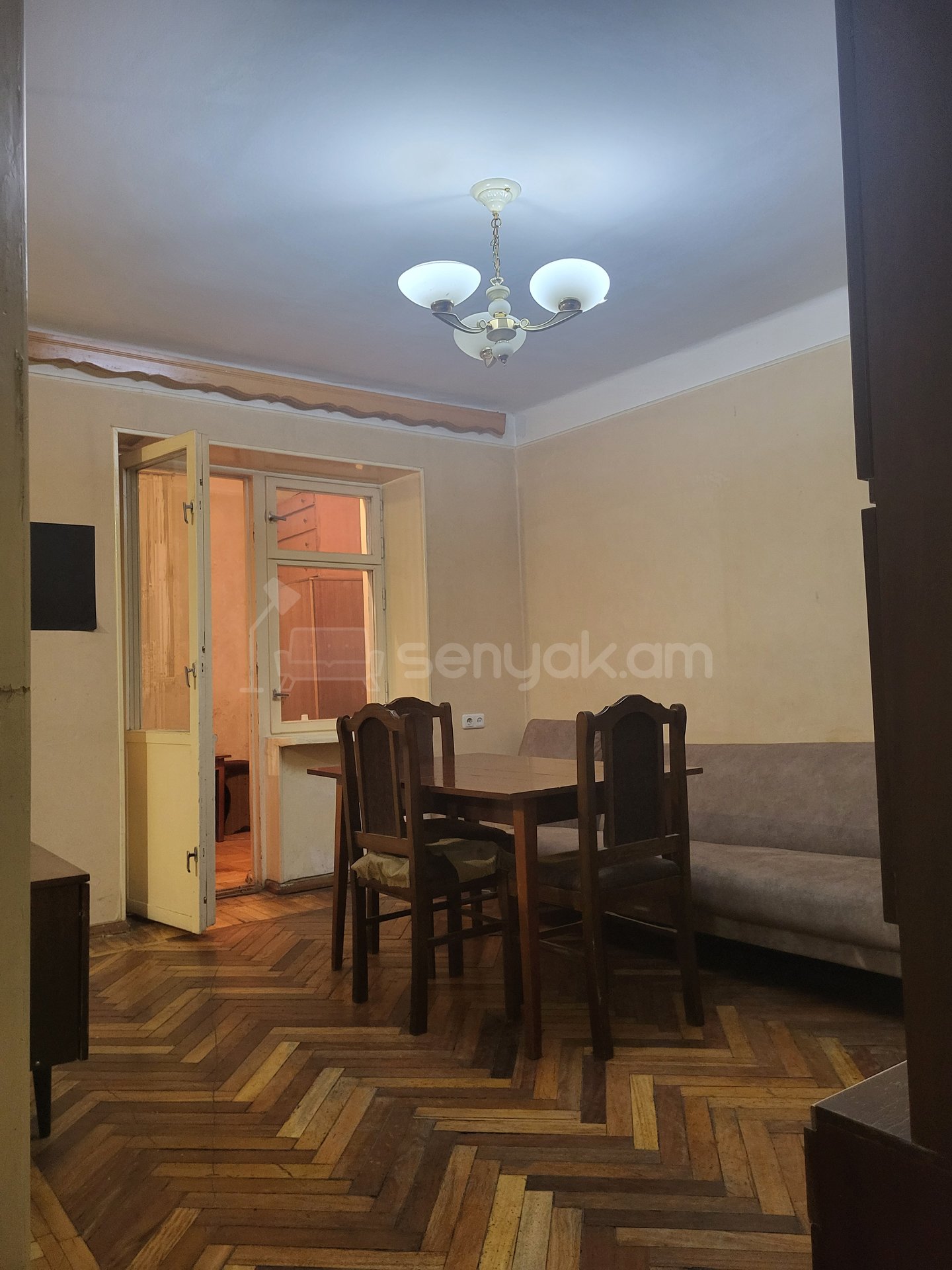 2 Սենյականոց Բնակարան Քարե Շենքում, 55քմ, 3/4 հարկ, Նորմալ Վիճակում, Կահավորված