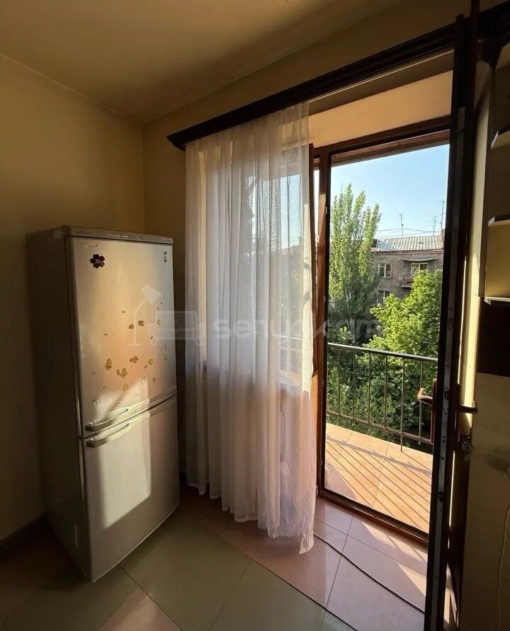 2 Սենյականոց Բնակարան Քարե Շենքում, 58քմ, 5/5 հարկ, Կապիտալ Վերանորոգված