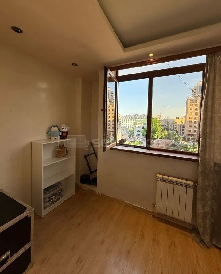 2 Սենյականոց Բնակարան Քարե Շենքում, 58քմ, 5/5 հարկ, Կապիտալ Վերանորոգված