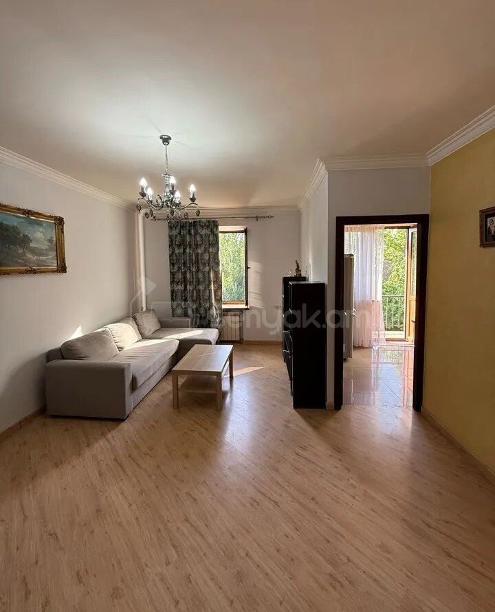 2 Սենյականոց Բնակարան Քարե Շենքում, 58քմ, 5/5 հարկ, Կապիտալ Վերանորոգված