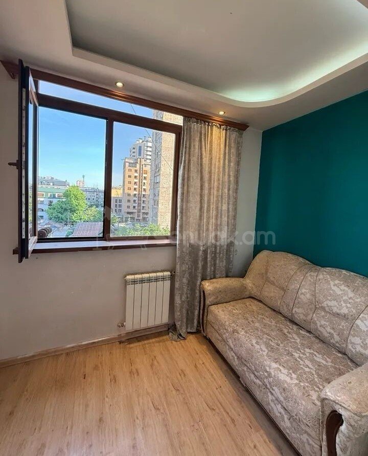 2 Սենյականոց Բնակարան Քարե Շենքում, 58քմ, 5/5 հարկ, Կապիտալ Վերանորոգված