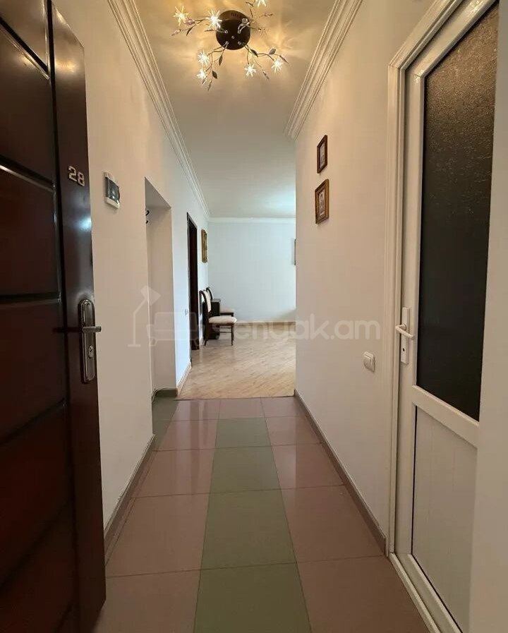 2 Սենյականոց Բնակարան Քարե Շենքում, 58քմ, 5/5 հարկ, Կապիտալ Վերանորոգված