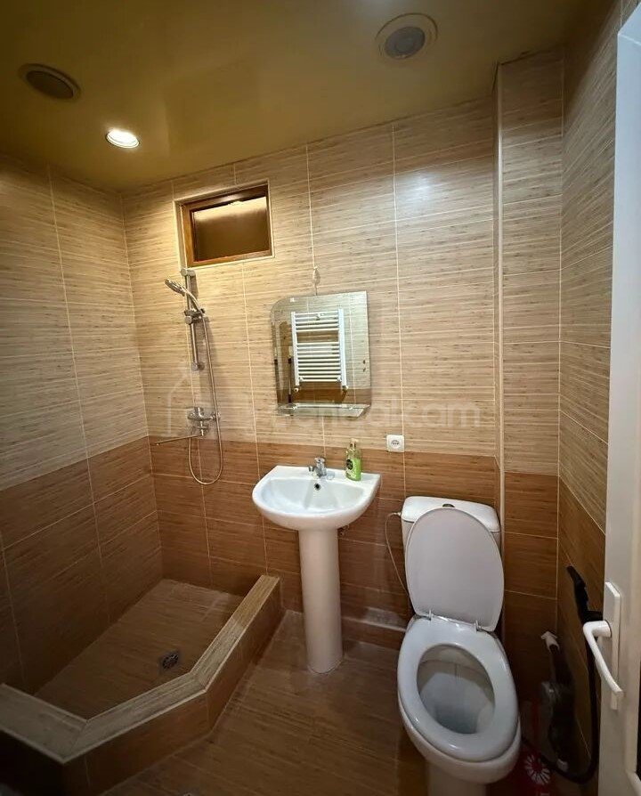 2 Սենյականոց Բնակարան Քարե Շենքում, 58քմ, 5/5 հարկ, Կապիտալ Վերանորոգված