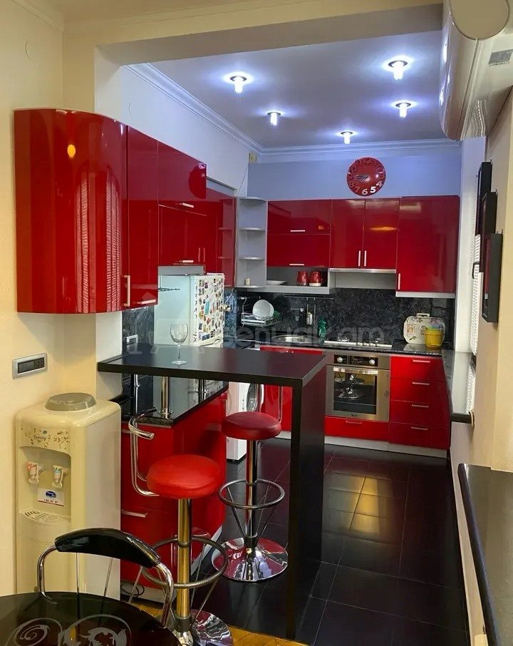 2 Սենյականոց Բնակարան Քարե Շենքում, 62քմ, 5/5 հարկ, Դիզայներական Վերանորոգված