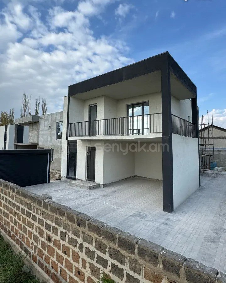 Ազատ նախագծով Սեփական Տուն, 220քմ