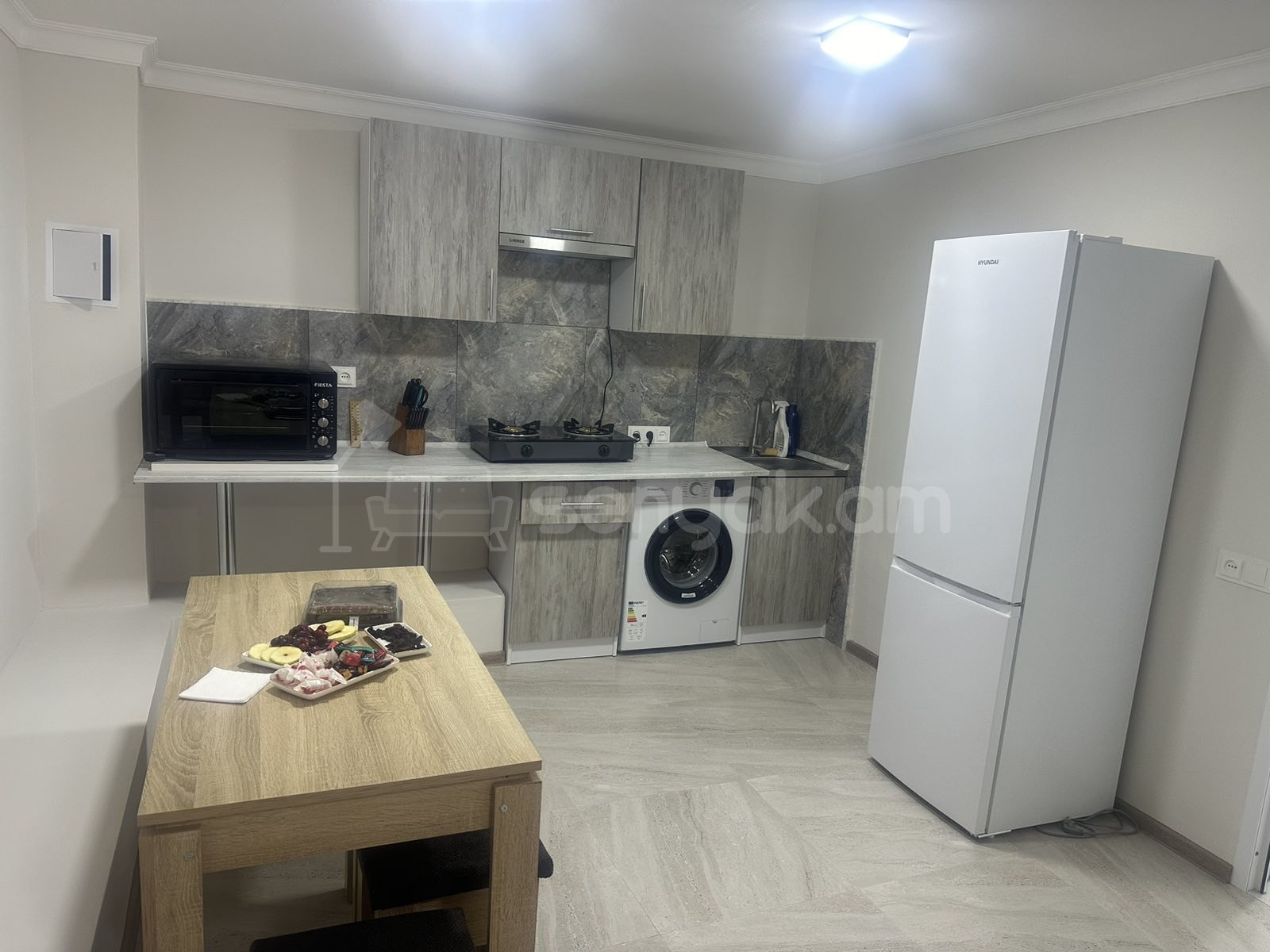 3 Սենյականոց Բնակարան Քարե Շենքում, 70քմ, 1/2 հարկ, Կապիտալ Վերանորոգված, Կահավորված