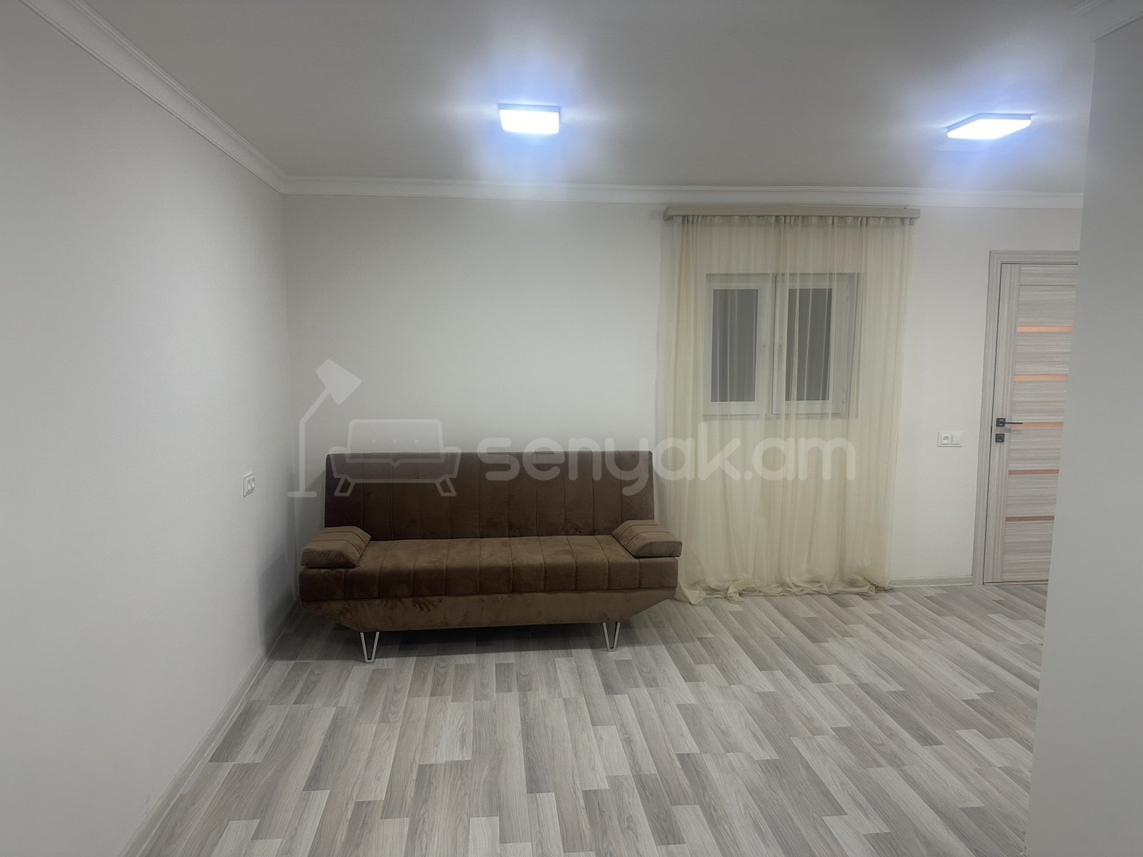 3 Սենյականոց Բնակարան Քարե Շենքում, 70քմ, 1/2 հարկ, Կապիտալ Վերանորոգված, Կահավորված