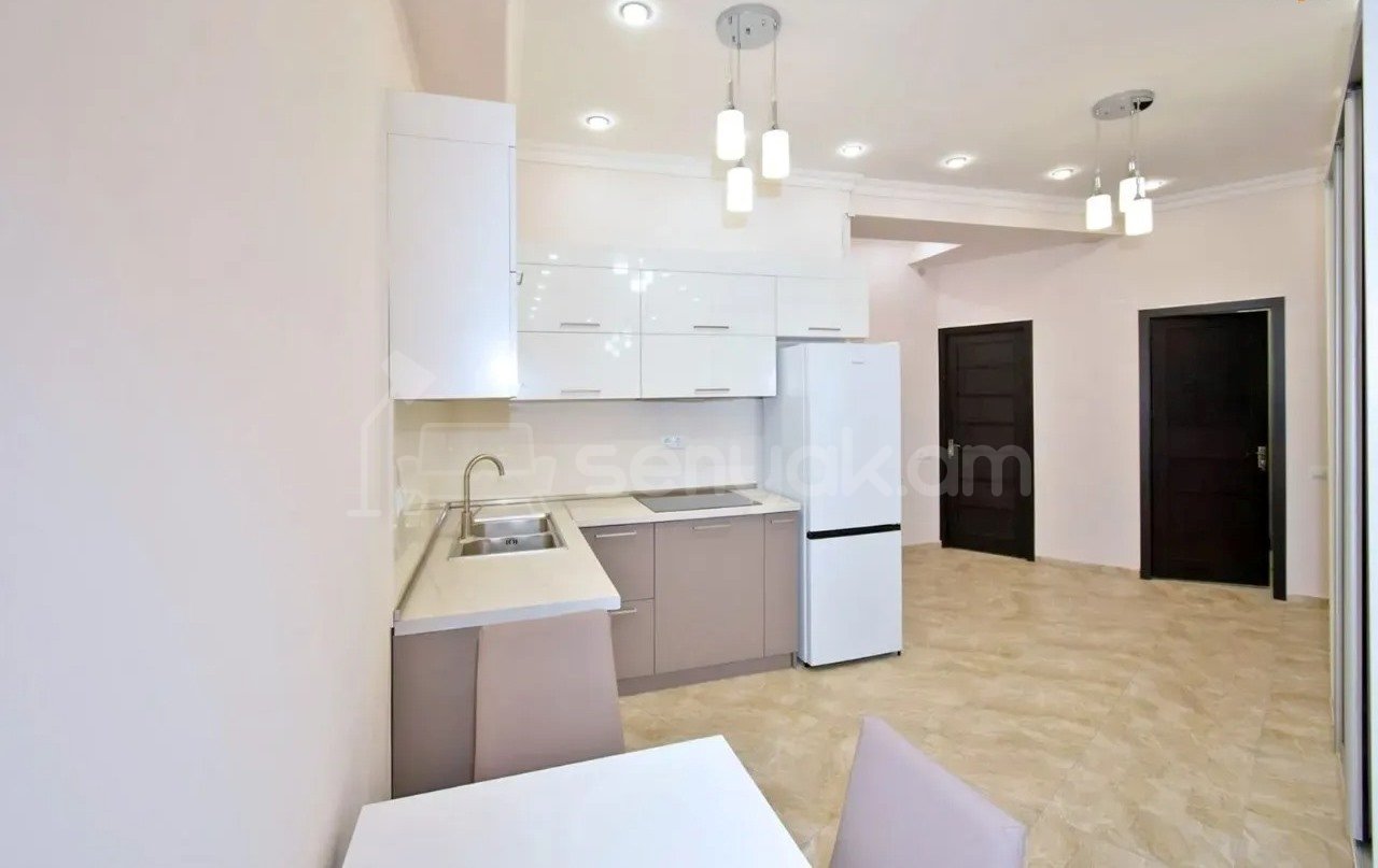 3 Սենյականոց Բնակարան Նորակառույցում, 75քմ, 3/8 հարկ, Դիզայներական Վերանորոգված