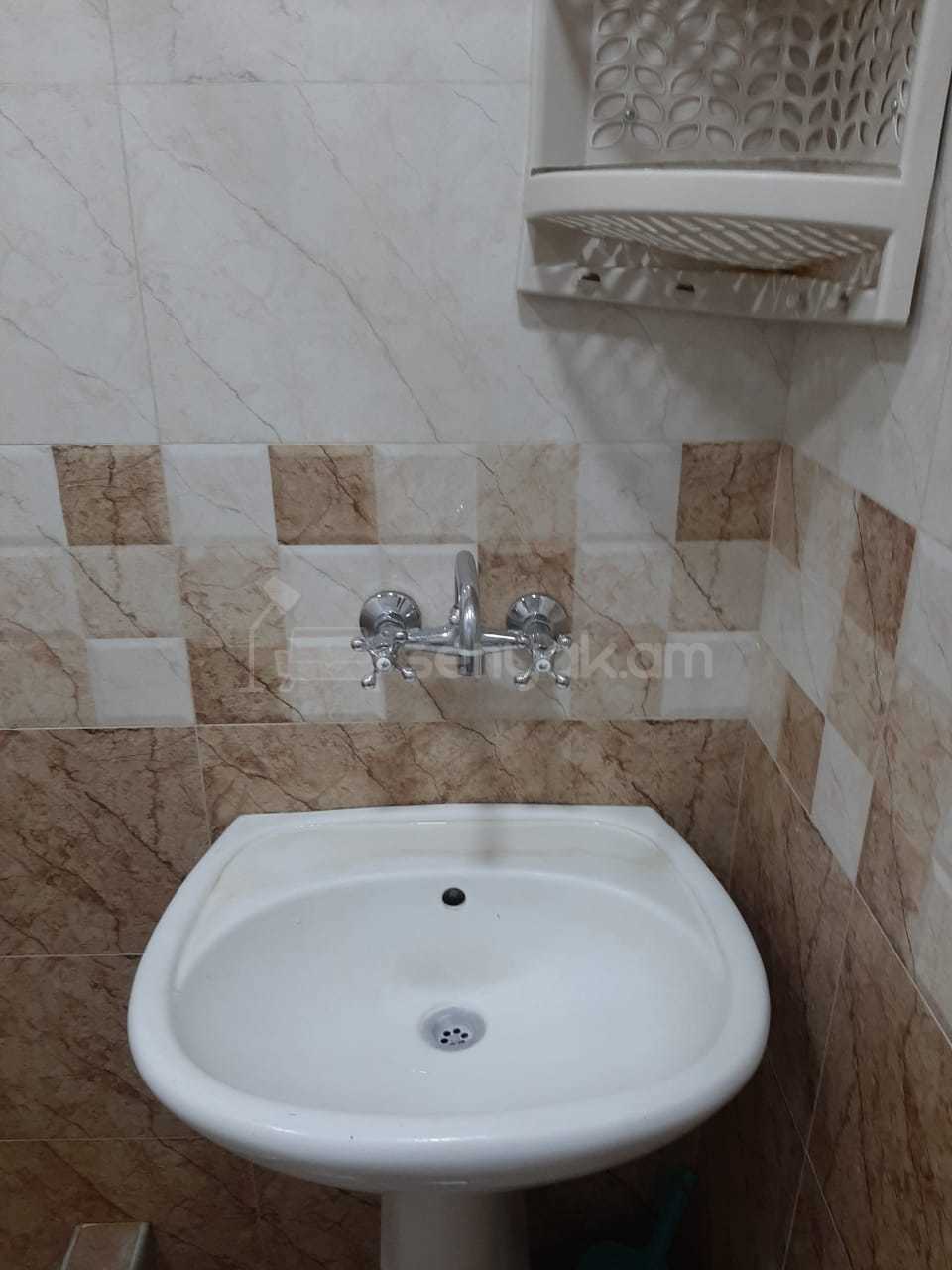 2 Սենյականոց Բնակարան Քարե Շենքում, 50քմ, 5/5 հարկ, Կապիտալ Վերանորոգված, Կահավորված, Արևկող