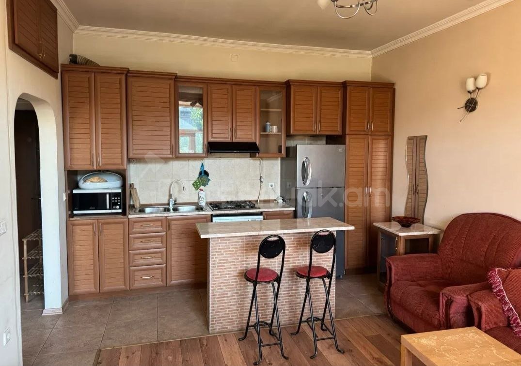 2 Սենյականոց Բնակարան Քարե Շենքում, 40քմ, 3/5 հարկ, Կապիտալ Վերանորոգված, Կահավորված, Արևկող