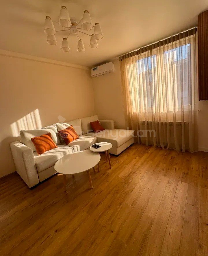 2 Սենյականոց Բնակարան Քարե Շենքում, 52քմ, 5/5 հարկ, Կապիտալ Վերանորոգված