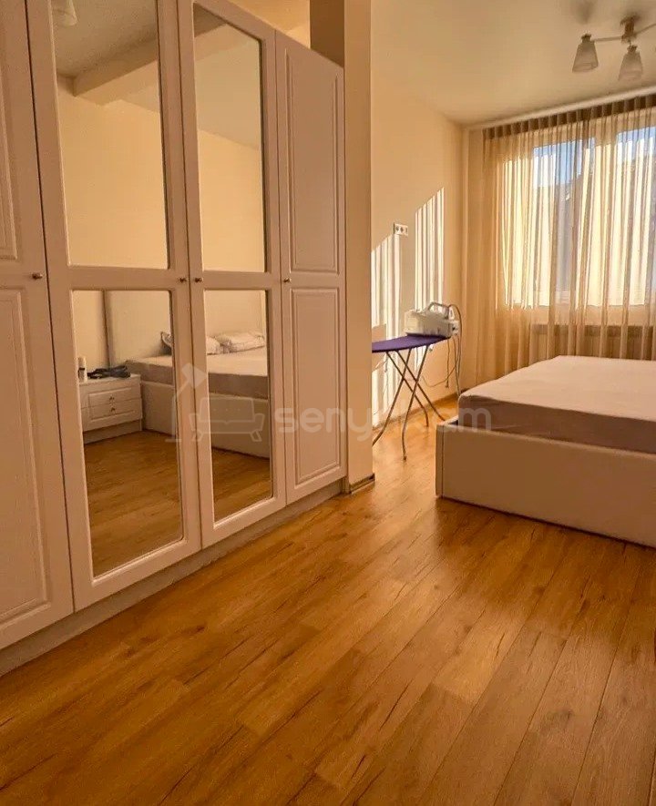 2 Սենյականոց Բնակարան Քարե Շենքում, 52քմ, 5/5 հարկ, Կապիտալ Վերանորոգված