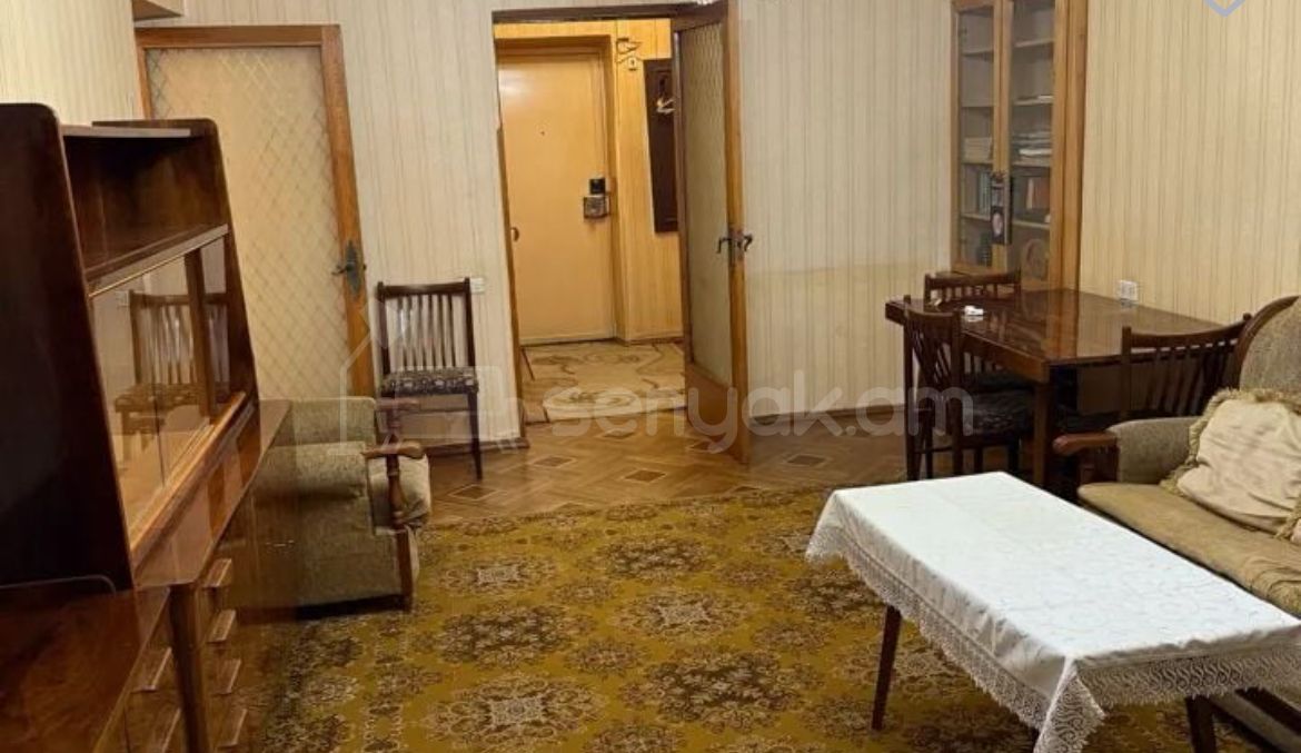 2 Սենյականոց Բնակարան Քարե Շենքում, 55քմ, 3/6 հարկ, Նորմալ Վիճակում, Կահավորված, Արևկող