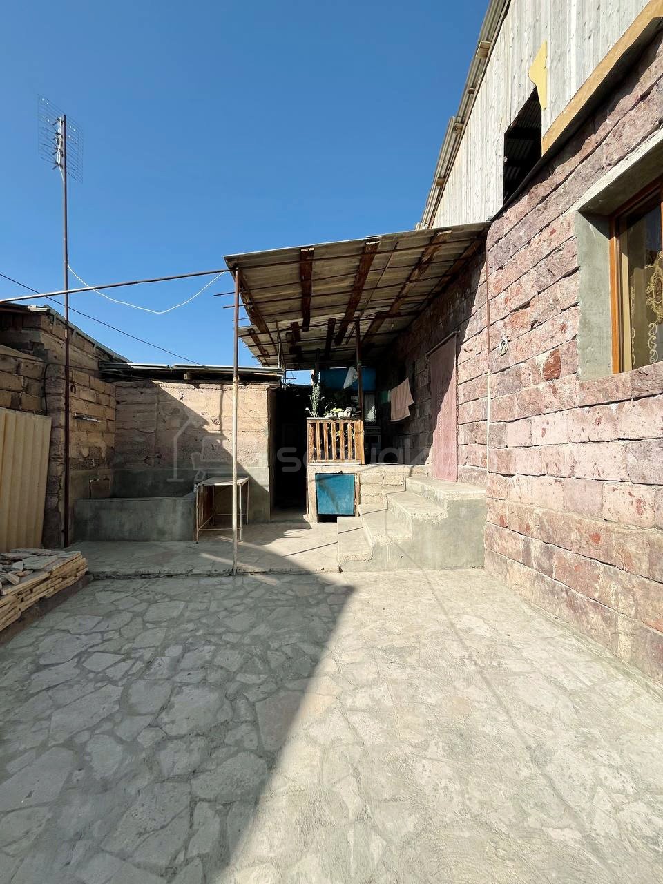 8 Սենյականոց Սեփական Տուն, 160քմ, Նորմալ Վիճակում, Ավտոտնակով