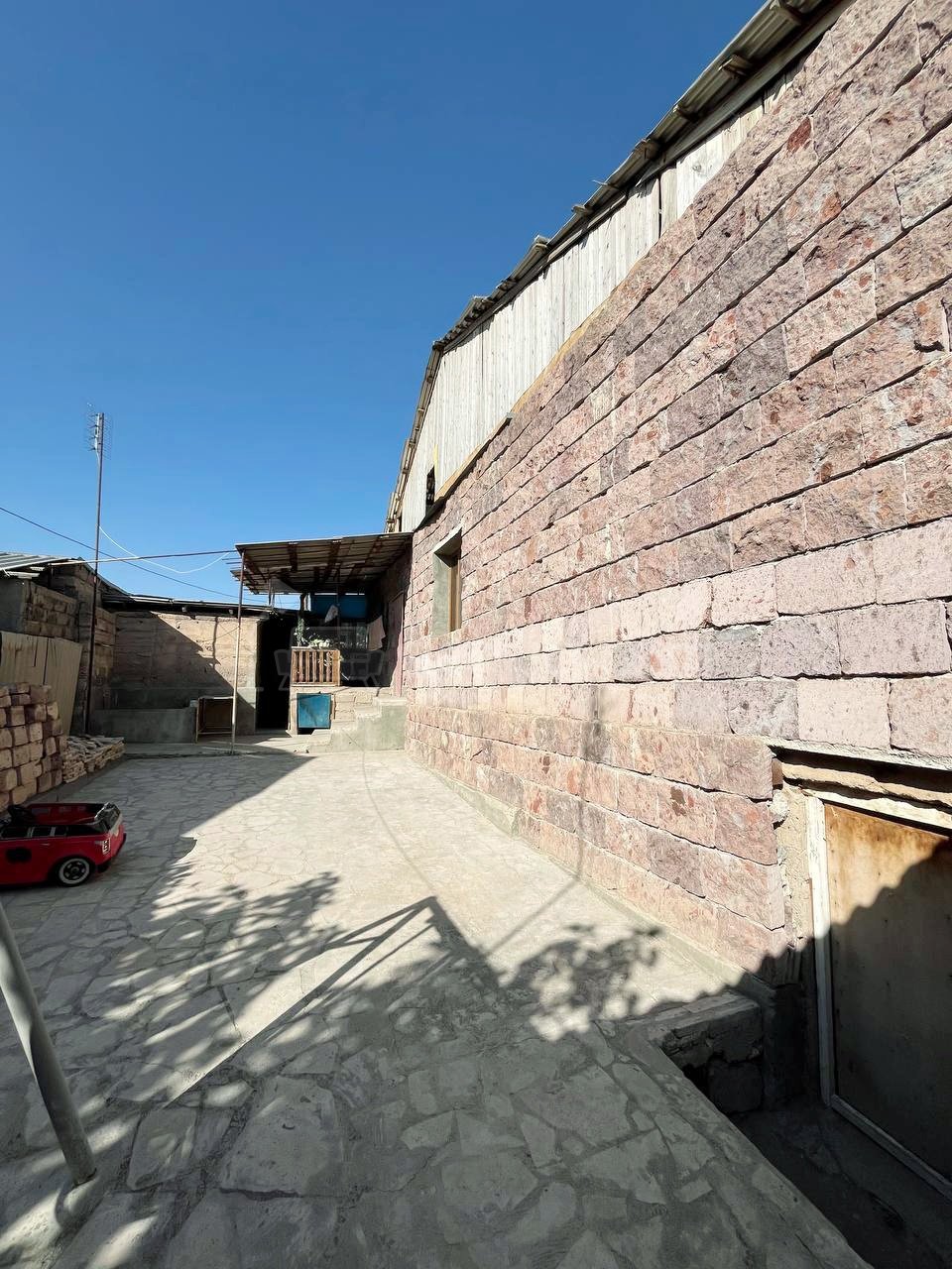 8 Սենյականոց Սեփական Տուն, 160քմ, Նորմալ Վիճակում, Ավտոտնակով