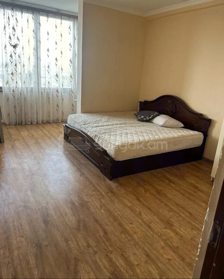 3 Սենյականոց Բնակարան, 70քմ, 7/8 հարկ, Կոսմետիկ Վերանորոգված, Կահավորված