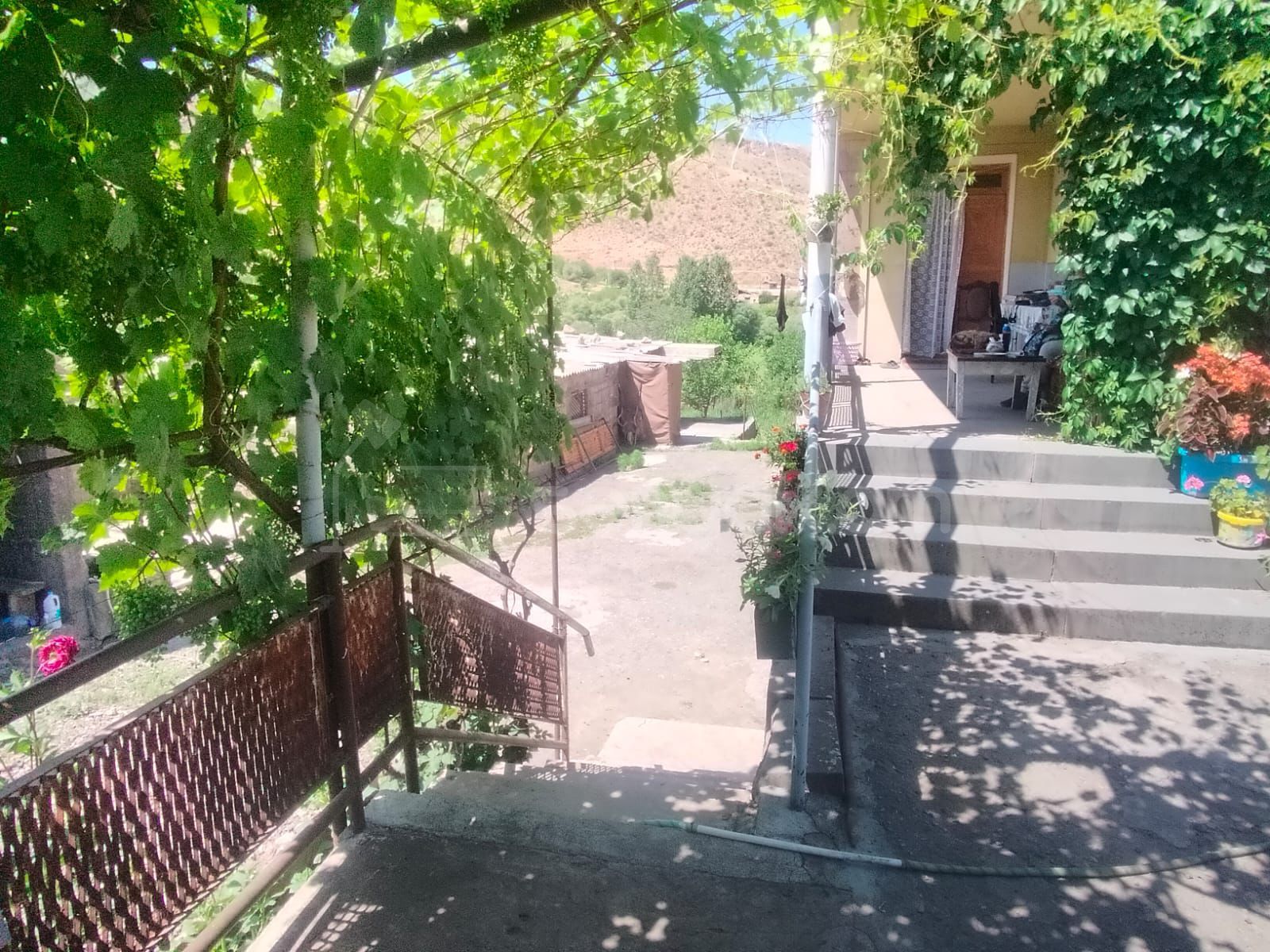 5 Սենյականոց Սեփական Տուն, 250քմ, Նորմալ Վիճակում, Ավտոտնակով