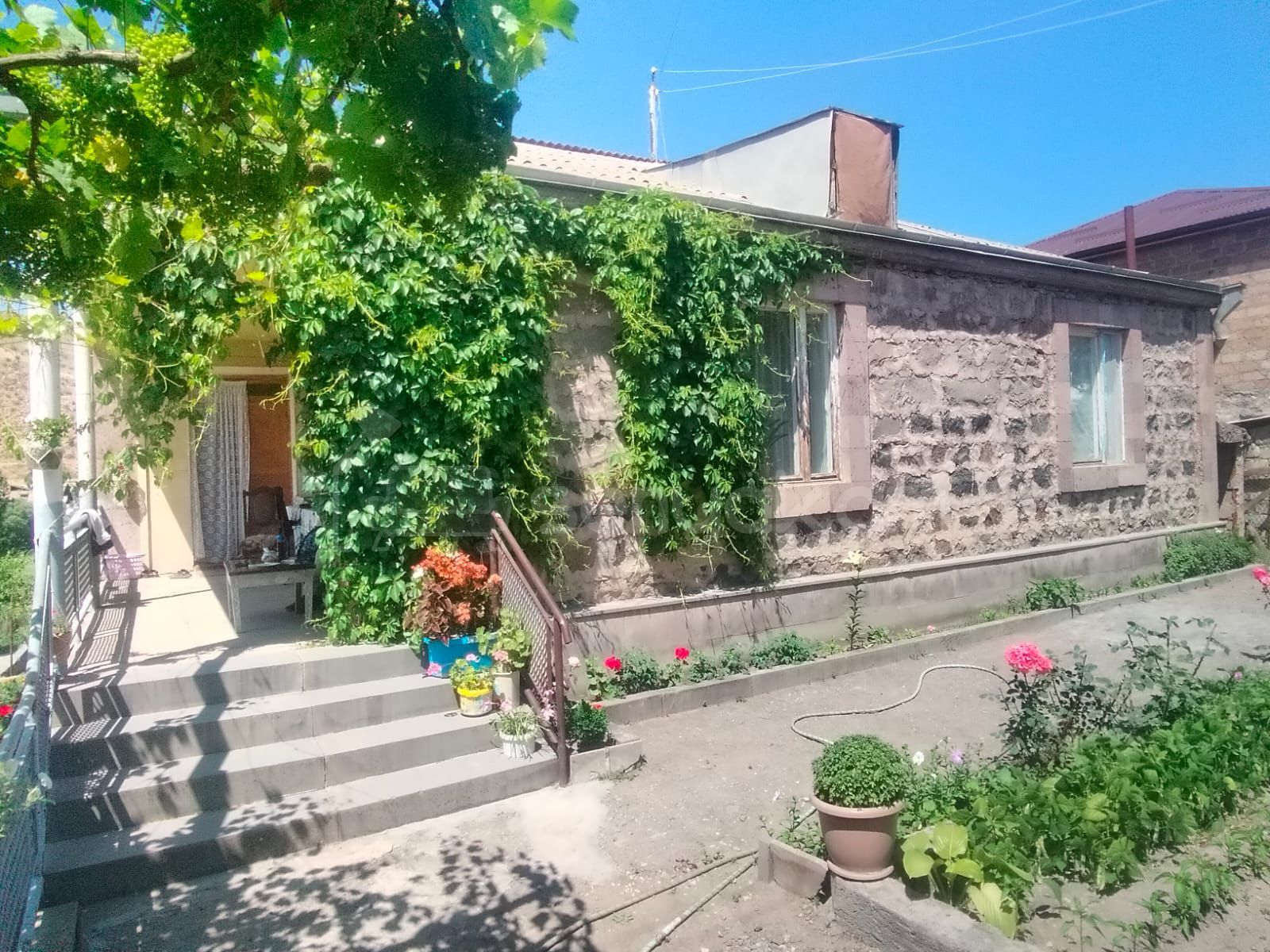 5 Սենյականոց Սեփական Տուն, 250քմ, Նորմալ Վիճակում, Ավտոտնակով