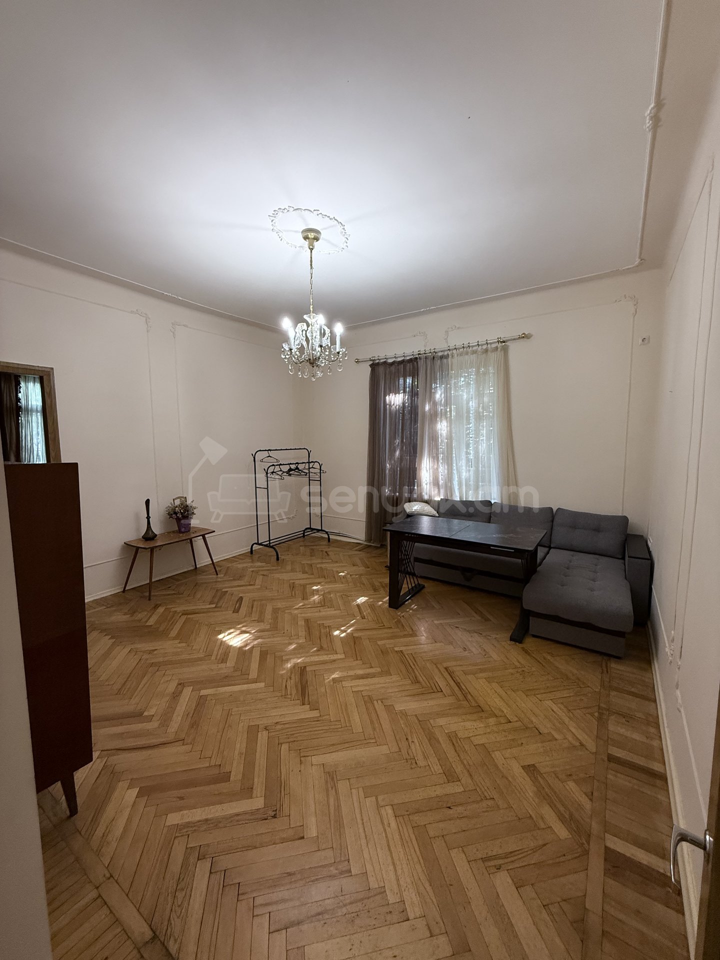 2 Սենյականոց Բնակարան Քարե Շենքում, 64քմ, 2/4 հարկ, Նորմալ Վիճակում, Կահավորված, Արևկող