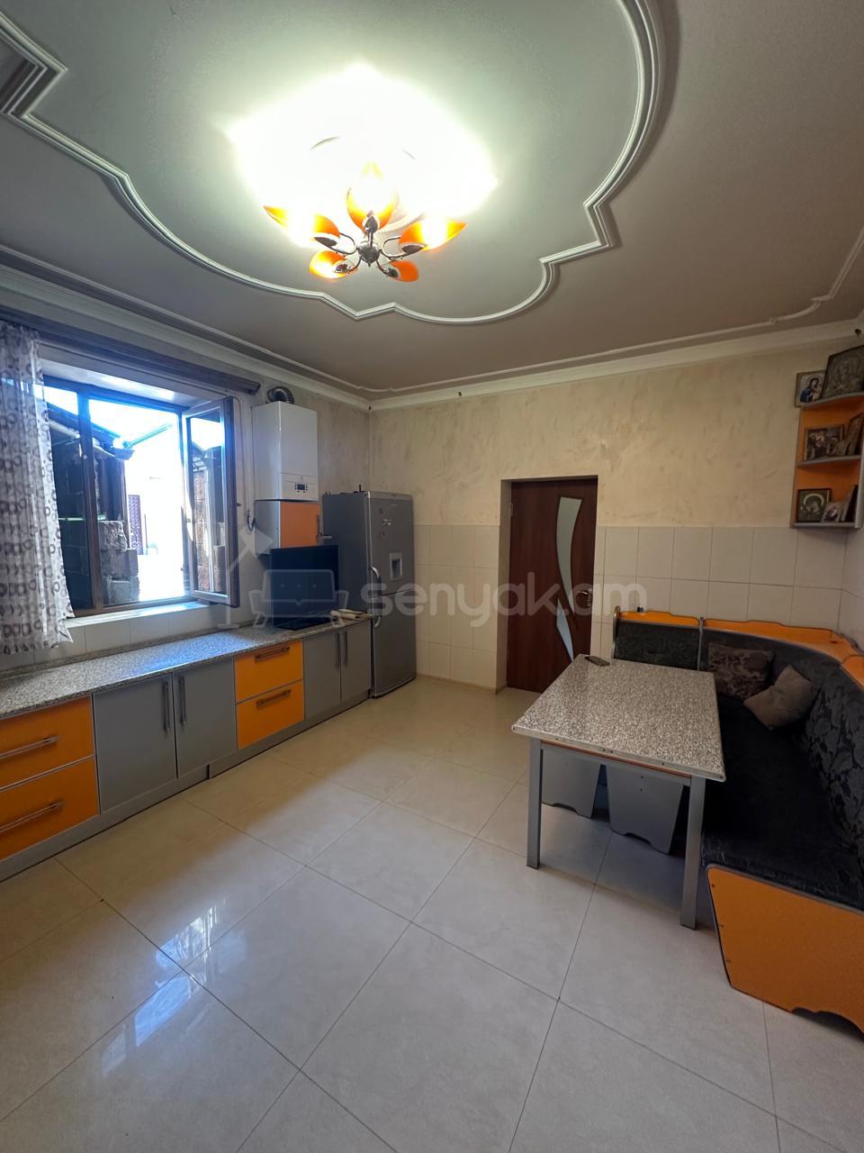 6 Սենյականոց Սեփական Տուն, 250քմ, Նորմալ Վիճակում