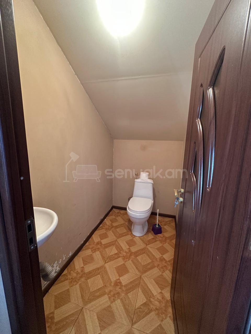 6 Սենյականոց Սեփական Տուն, 250քմ, Նորմալ Վիճակում