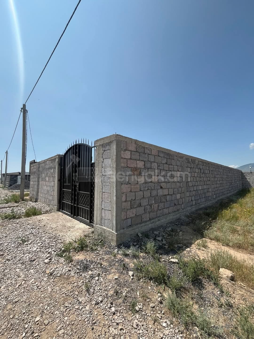 Բնակելի Նշանակության Հողատարածք, 250քմ, Խմելու Ջրով, Էլեկտրականությամբ, Պարսպապատ