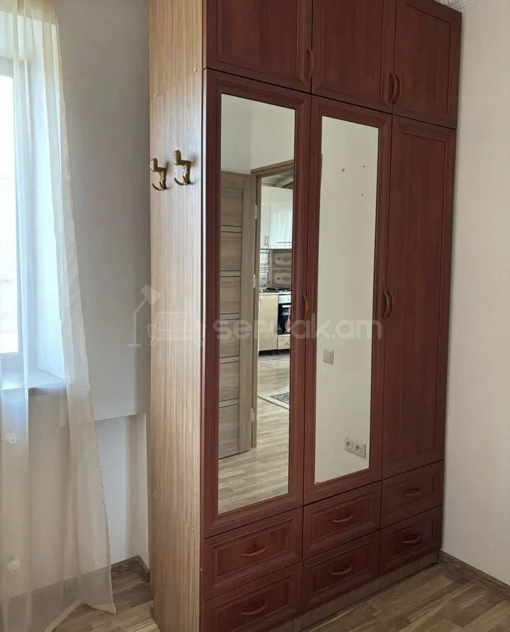2 Սենյականոց Բնակարան Քարե Շենքում, 48քմ, 4/5 հարկ, Կապիտալ Վերանորոգված