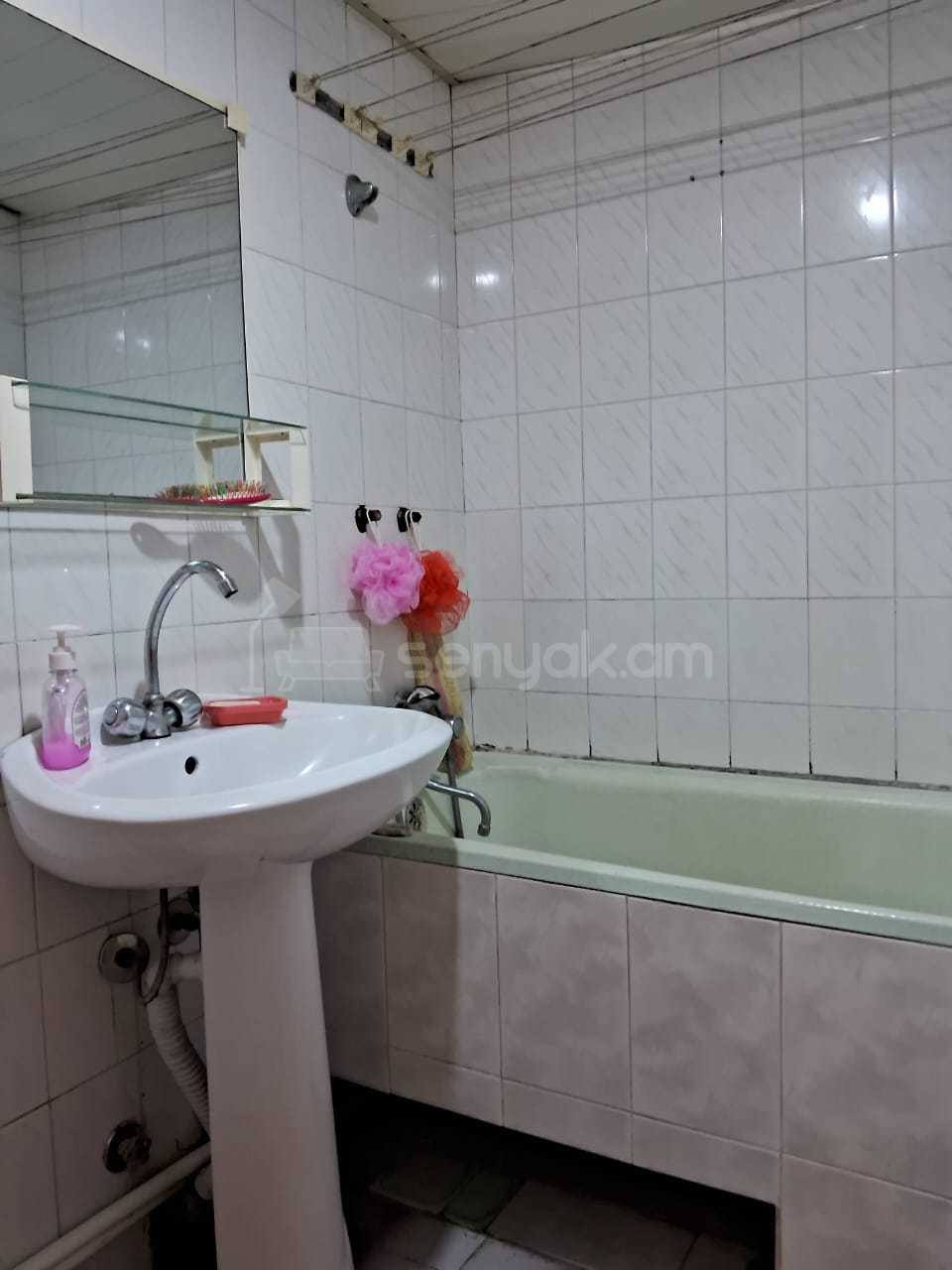 3 Սենյականոց Բնակարան, 89քմ, 2/4 հարկ, Նորմալ Վիճակում