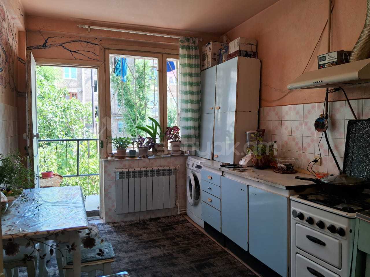 3 Սենյականոց Բնակարան, 89քմ, 2/4 հարկ, Նորմալ Վիճակում
