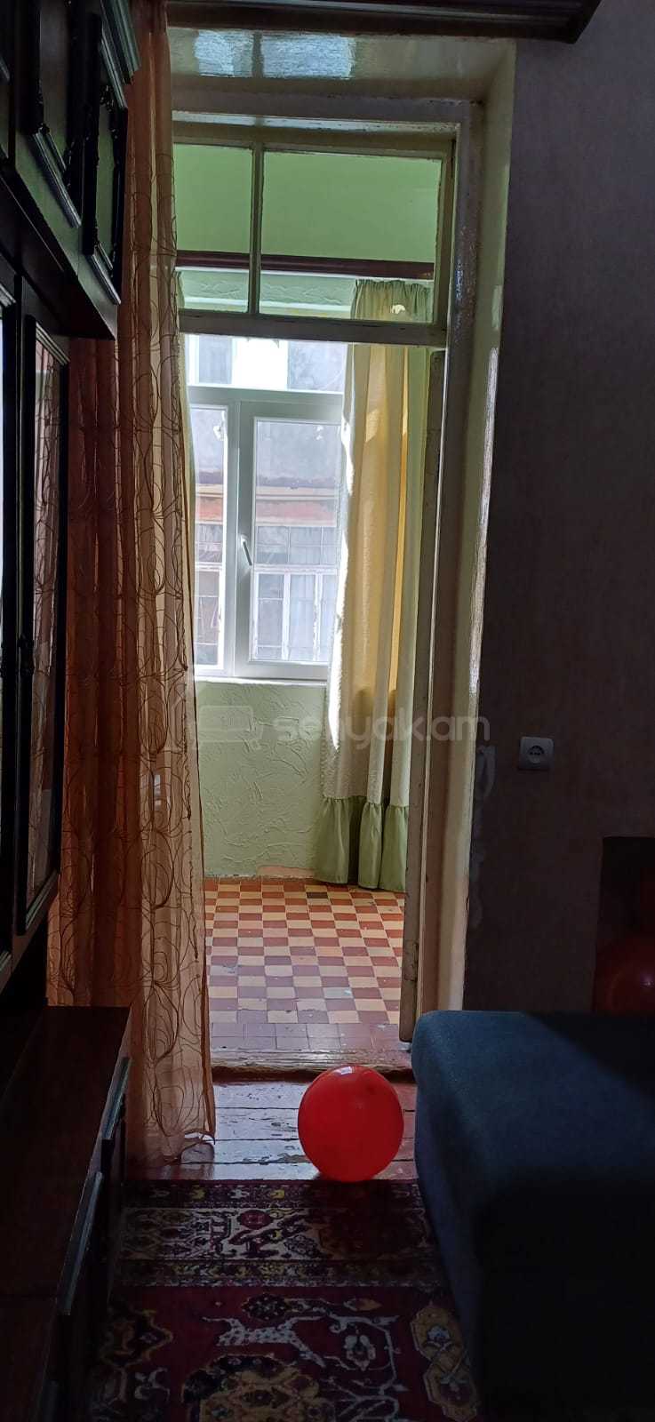 3 Սենյականոց Բնակարան Քարե Շենքում, 55քմ, 2/3 հարկ, Նորմալ Վիճակում