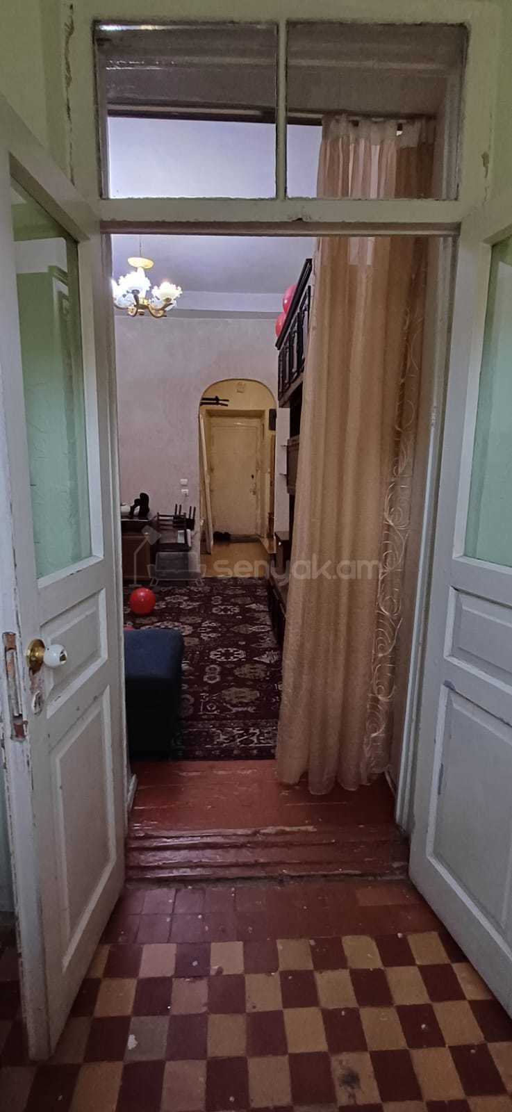 3 Սենյականոց Բնակարան Քարե Շենքում, 55քմ, 2/3 հարկ, Նորմալ Վիճակում