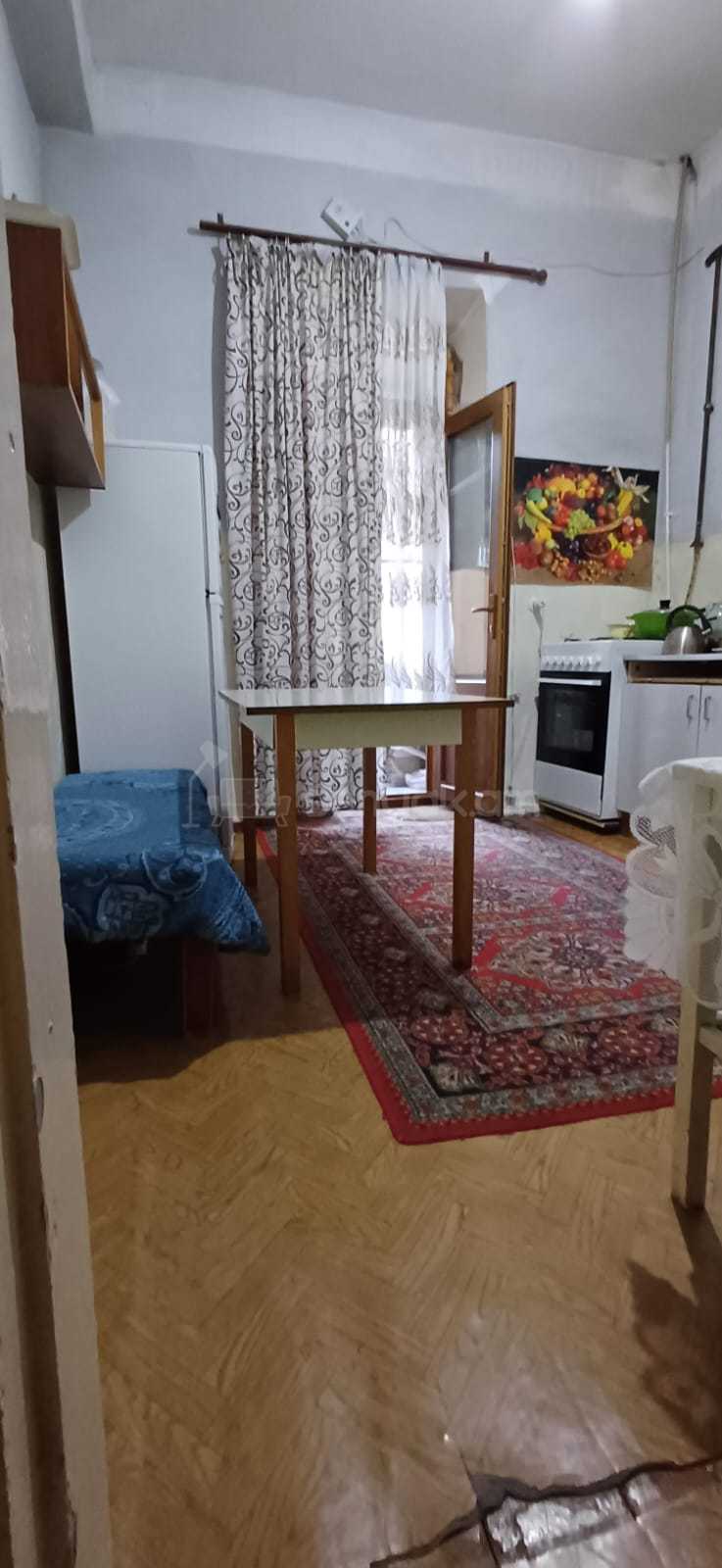 3 Սենյականոց Բնակարան Քարե Շենքում, 55քմ, 2/3 հարկ, Նորմալ Վիճակում