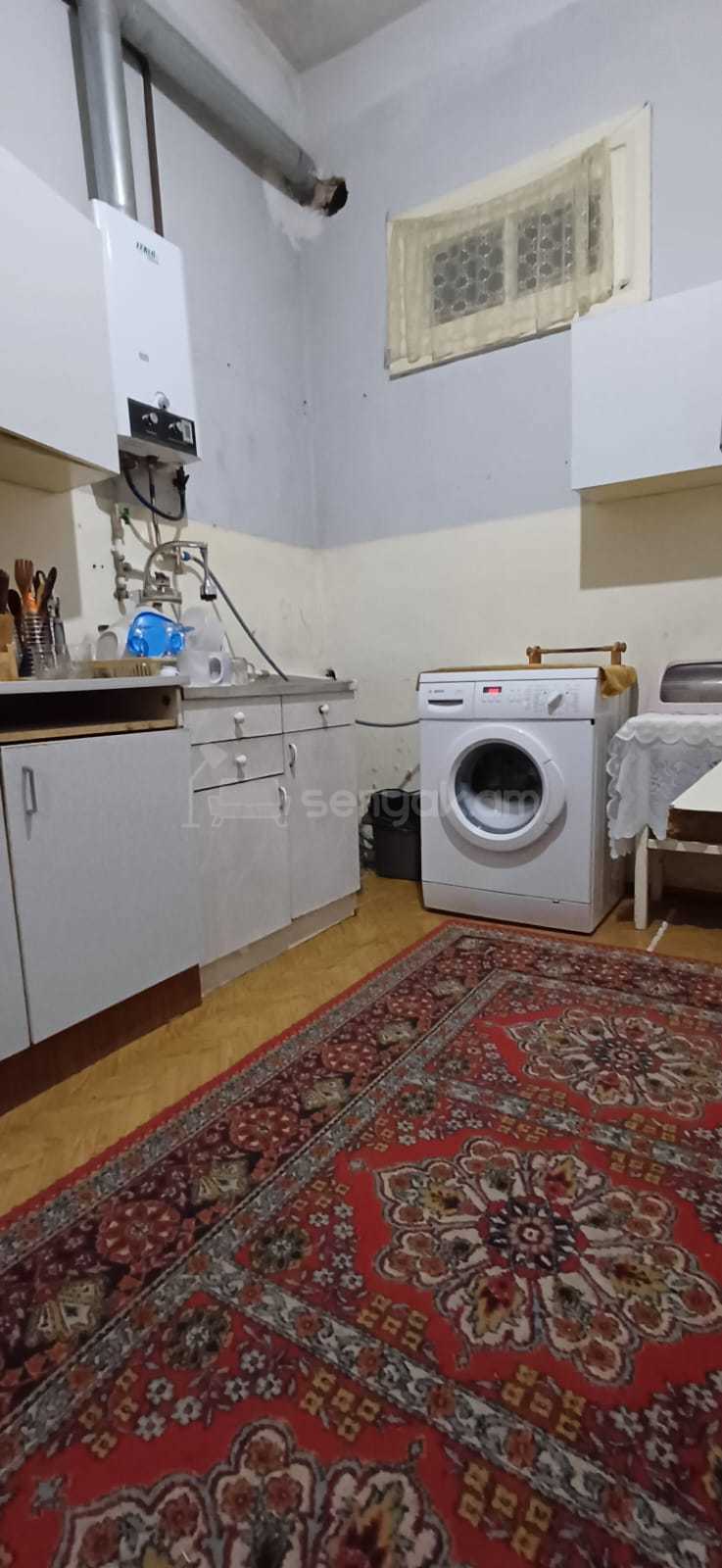 3 Սենյականոց Բնակարան Քարե Շենքում, 55քմ, 2/3 հարկ, Նորմալ Վիճակում