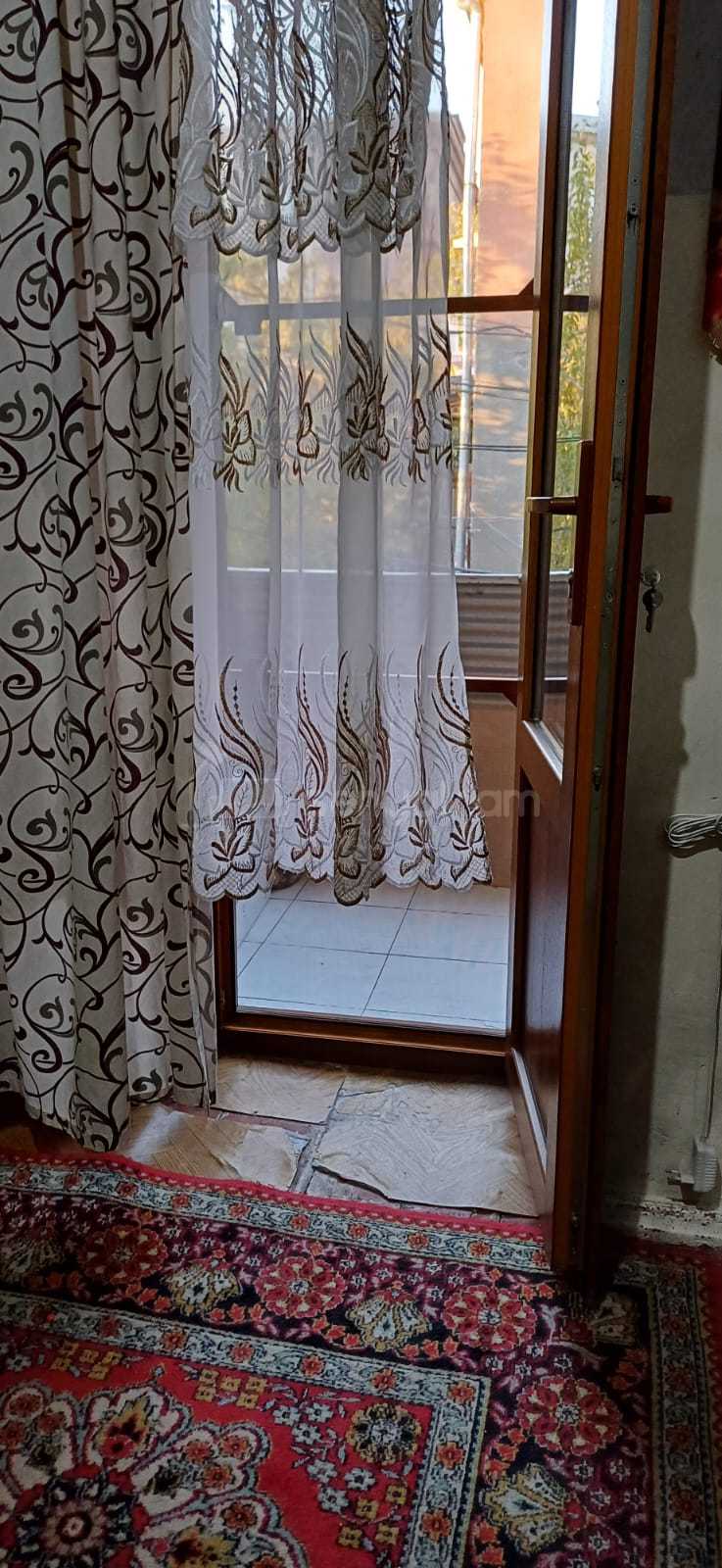 3 Սենյականոց Բնակարան Քարե Շենքում, 55քմ, 2/3 հարկ, Նորմալ Վիճակում