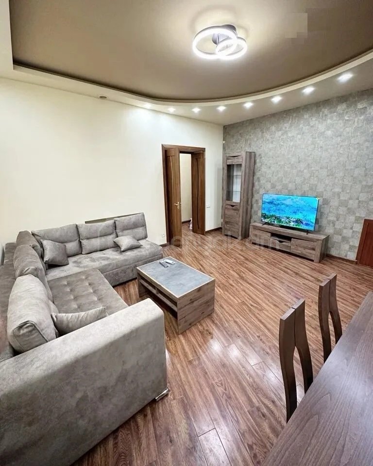 2 Սենյականոց Բնակարան Քարե Շենքում, 55քմ, 5/6 հարկ, Կապիտալ Վերանորոգված