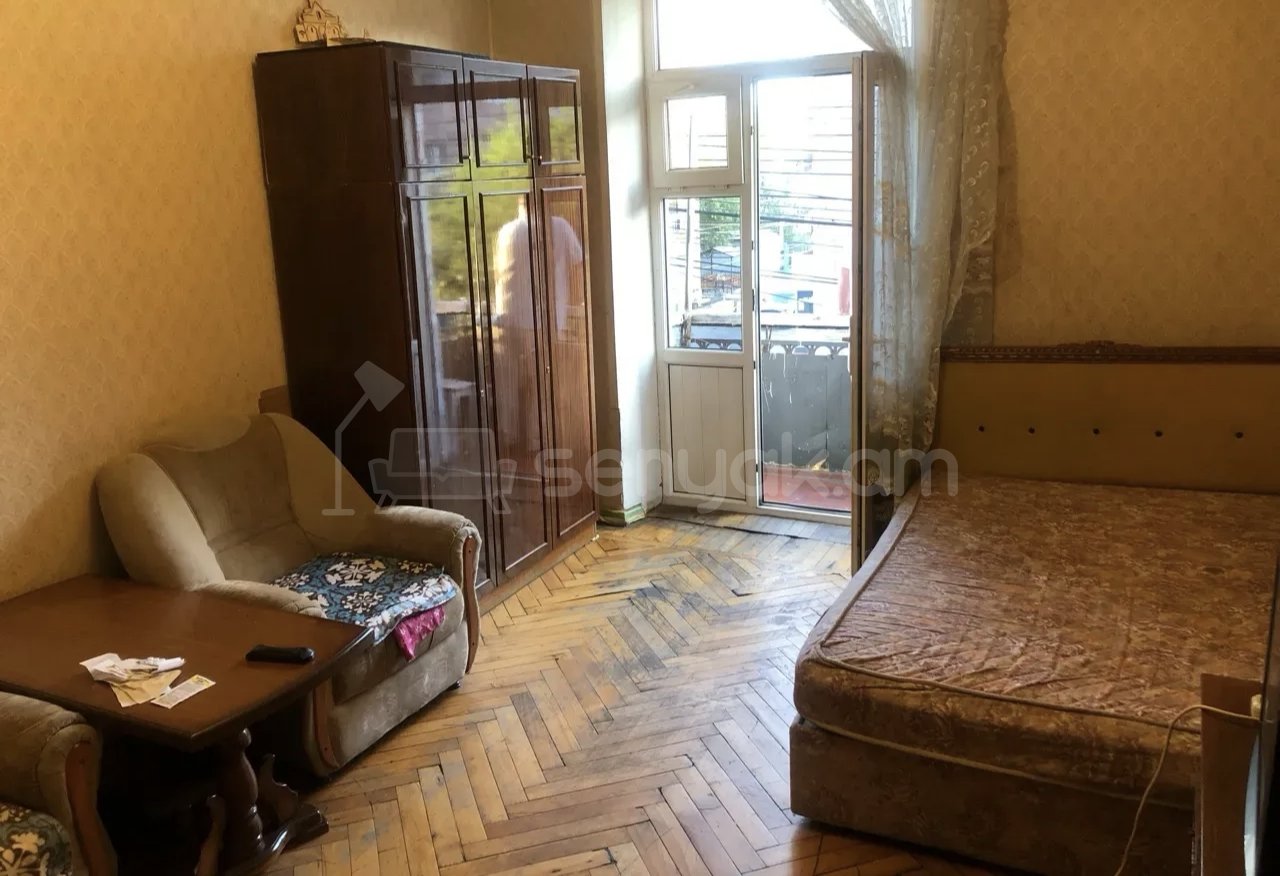 1 Սենյականոց Բնակարան Քարե Շենքում, 38քմ, 2/5 հարկ, Նորմալ Վիճակում, Կահավորված, Արևկող