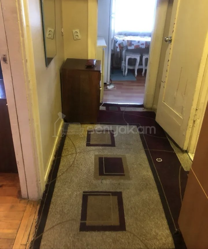 1 Սենյականոց Բնակարան Քարե Շենքում, 38քմ, 2/5 հարկ, Նորմալ Վիճակում, Կահավորված, Արևկող